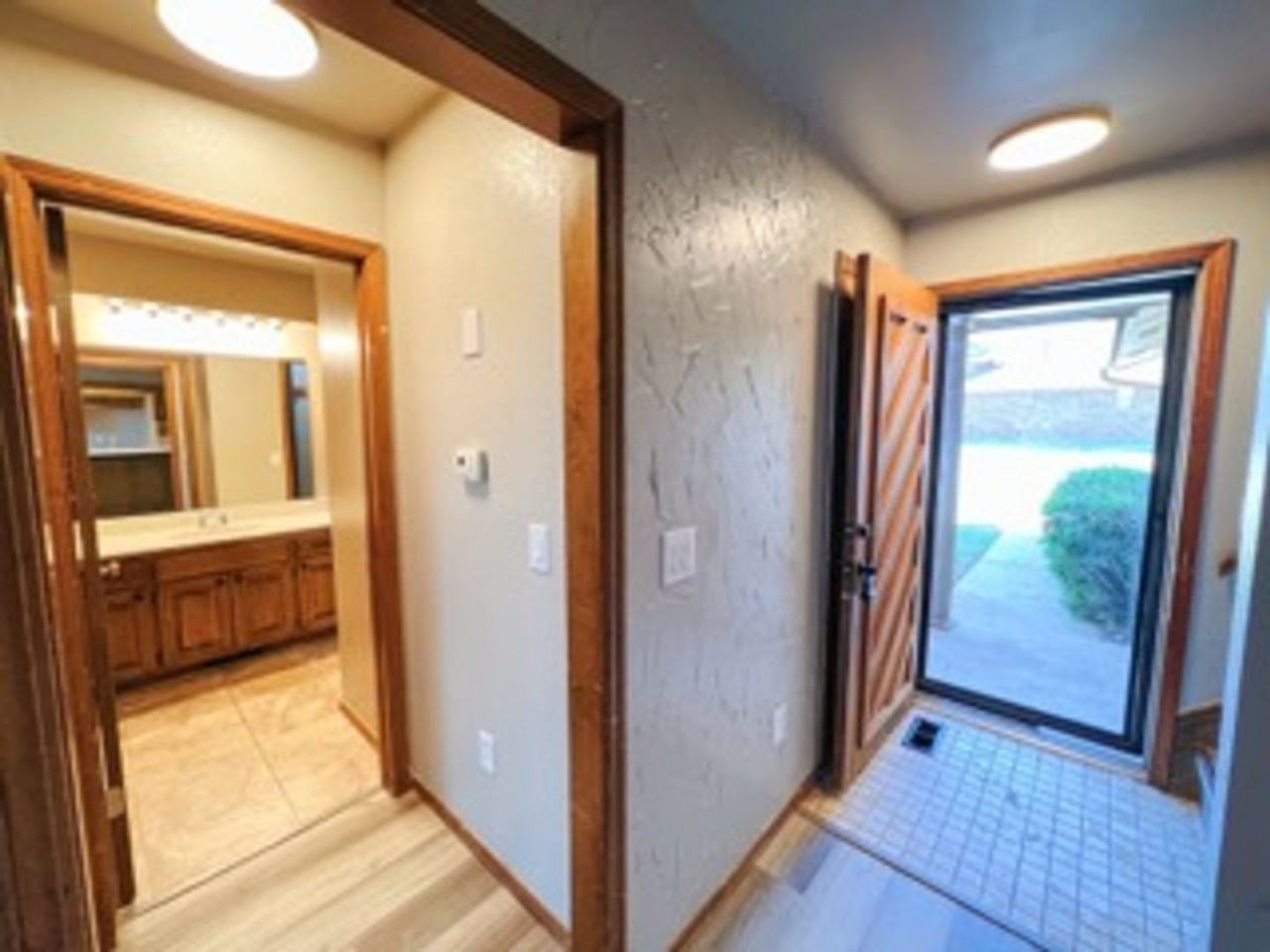 213 Woodbridge Cir - Photo 4 of 21