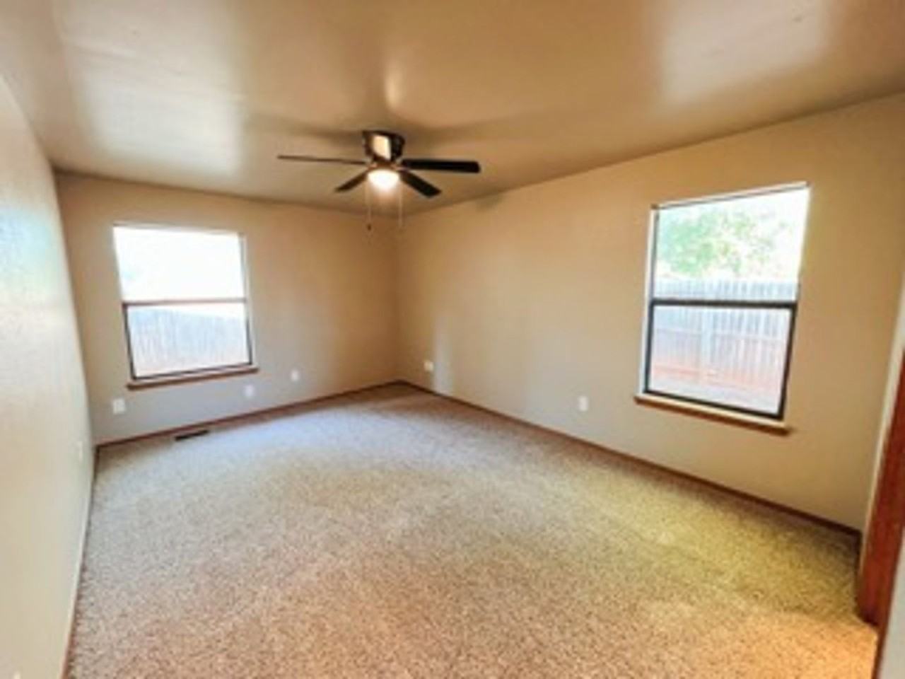 213 Woodbridge Cir - Photo 5 of 21