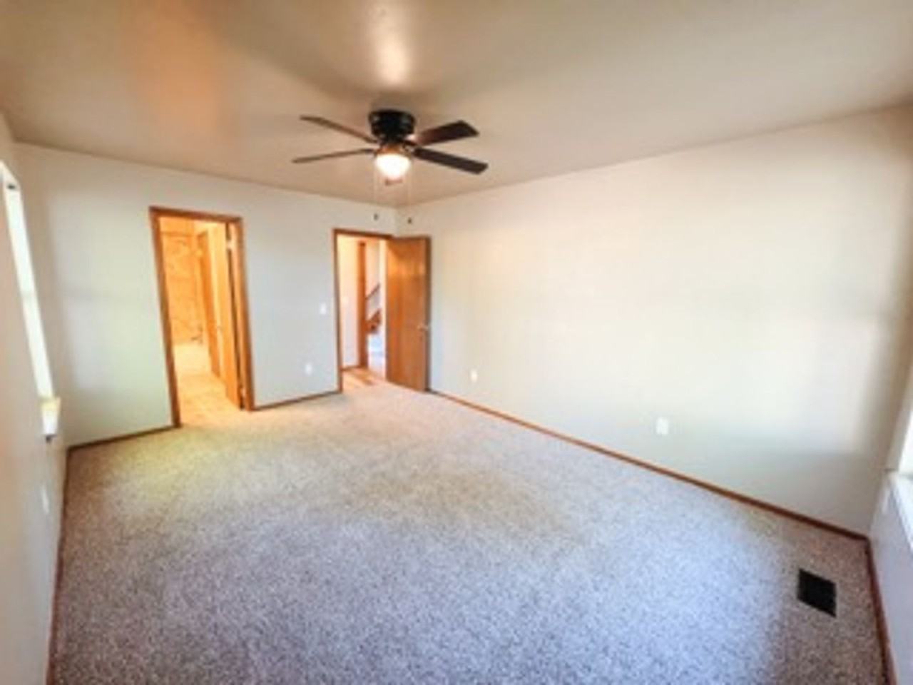 213 Woodbridge Cir - Photo 6 of 21