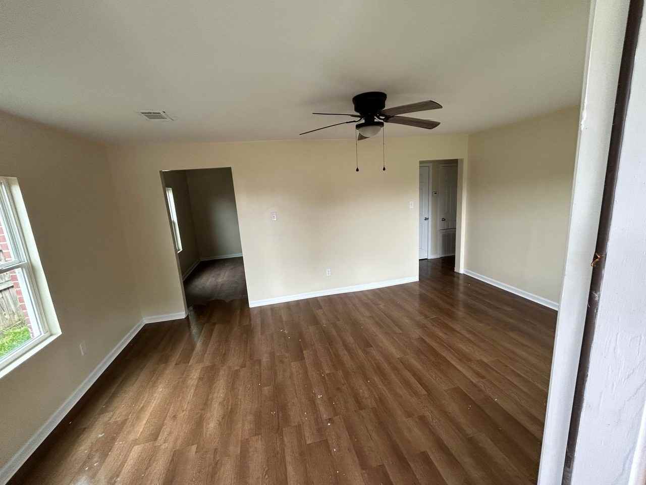 221 Warren St - Photo 2 of 10
