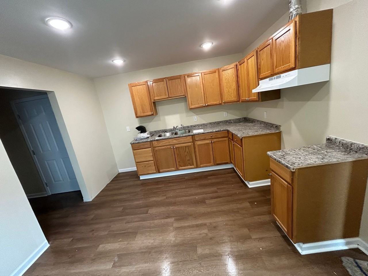221 Warren St - Photo 4 of 10
