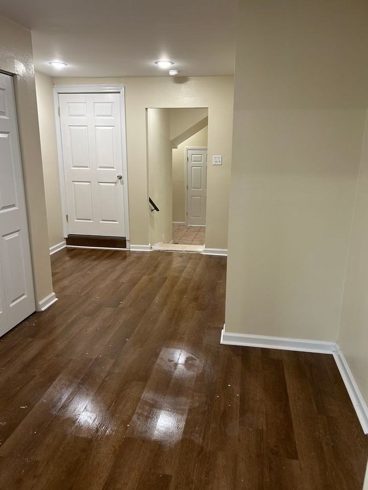221 Warren St - Photo 7 of 10