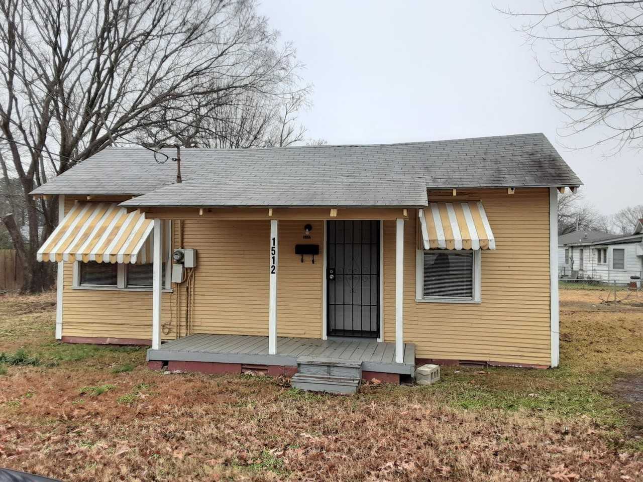 1512 Flora St - Photo 3 of 11
