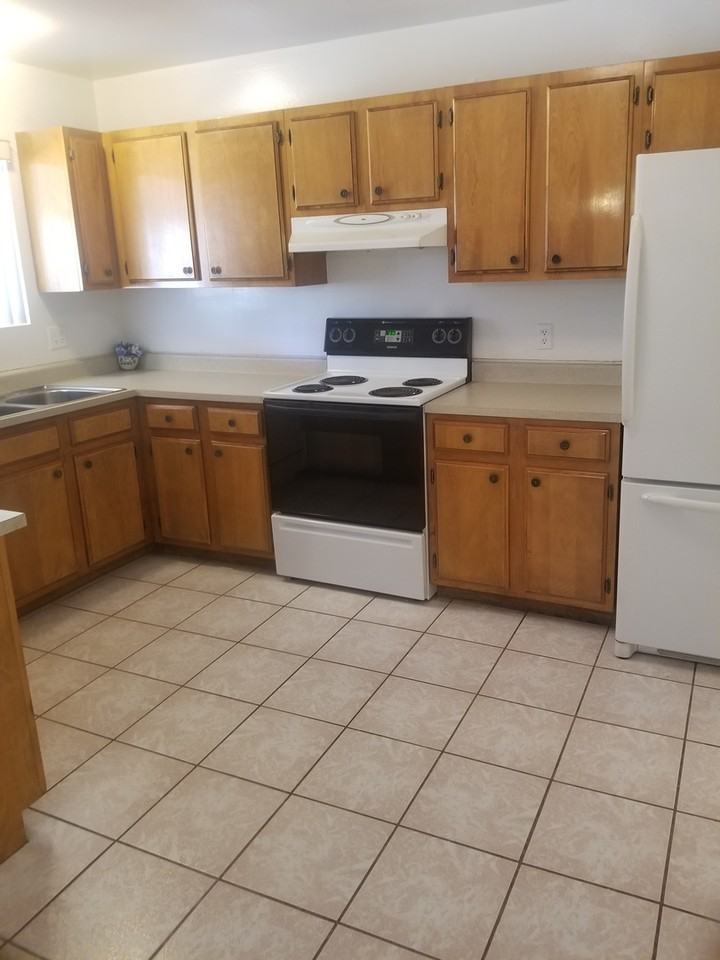 7833 S Phillips Ave - Photo 2 of 9