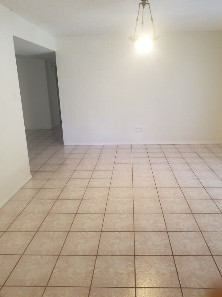 7833 S Phillips Ave - Photo 3 of 9