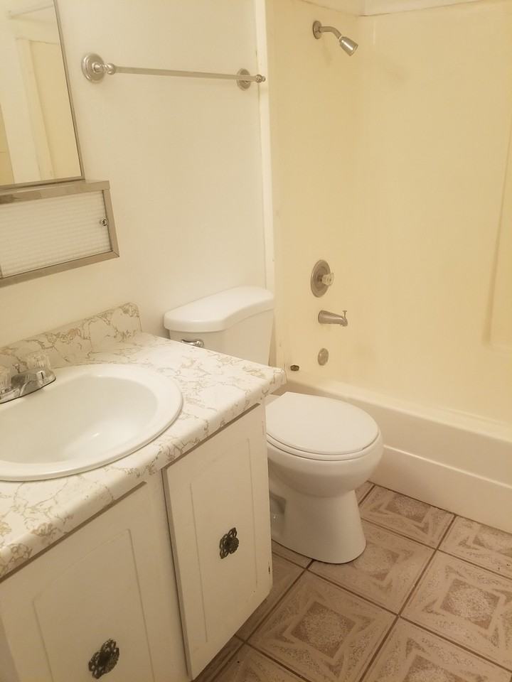 7833 S Phillips Ave - Photo 5 of 9