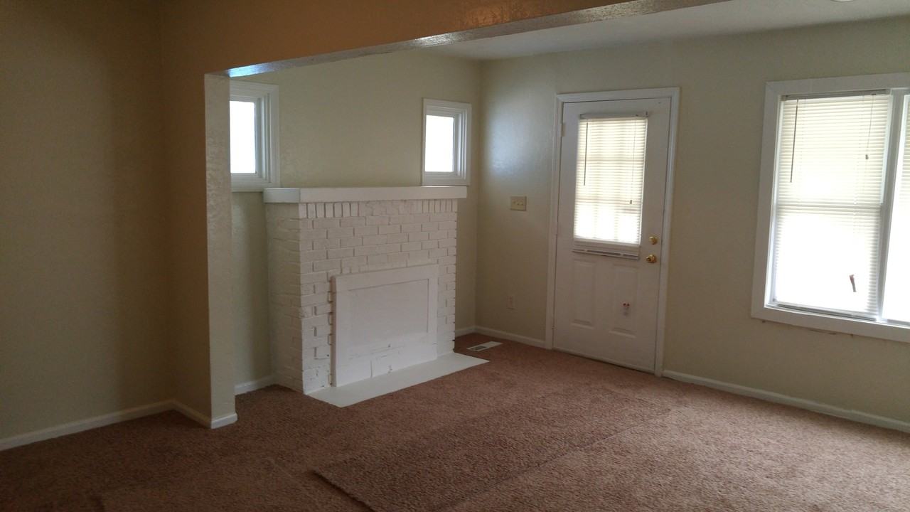 3024 E 60th St - Photo 2 of 8