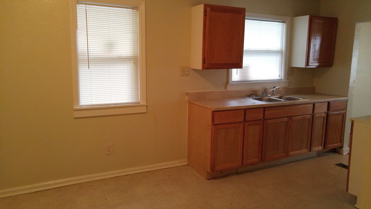 3024 E 60th St - Photo 3 of 8