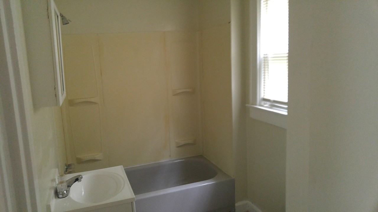 3024 E 60th St - Photo 4 of 8