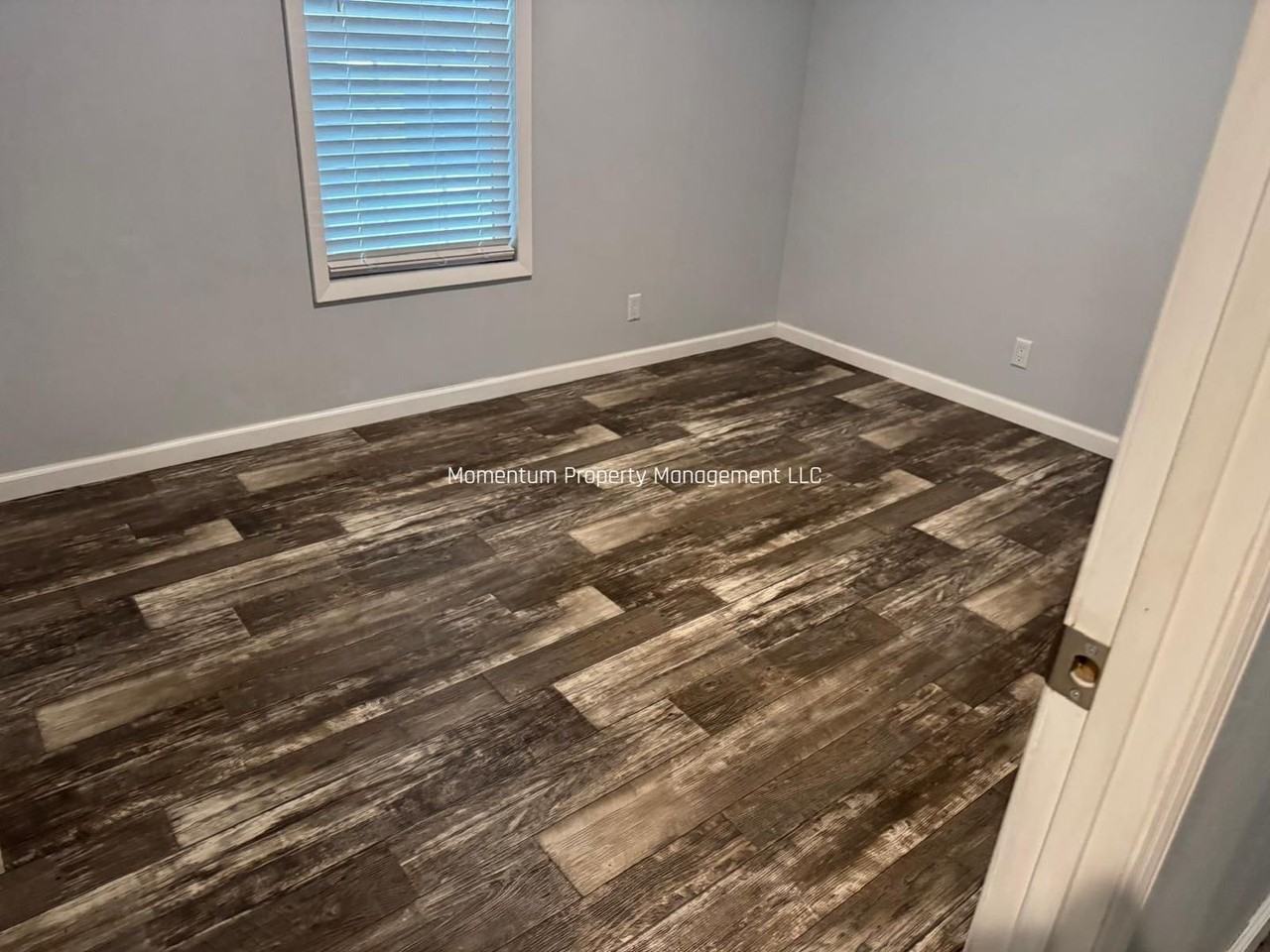 2452 Ayerswood Dr - Photo 3 of 9