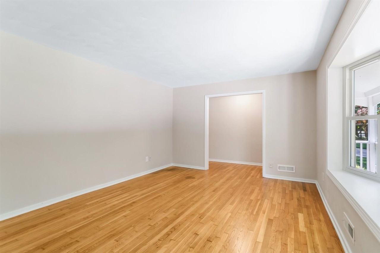 208 Longhill Rd - Photo 6 of 34