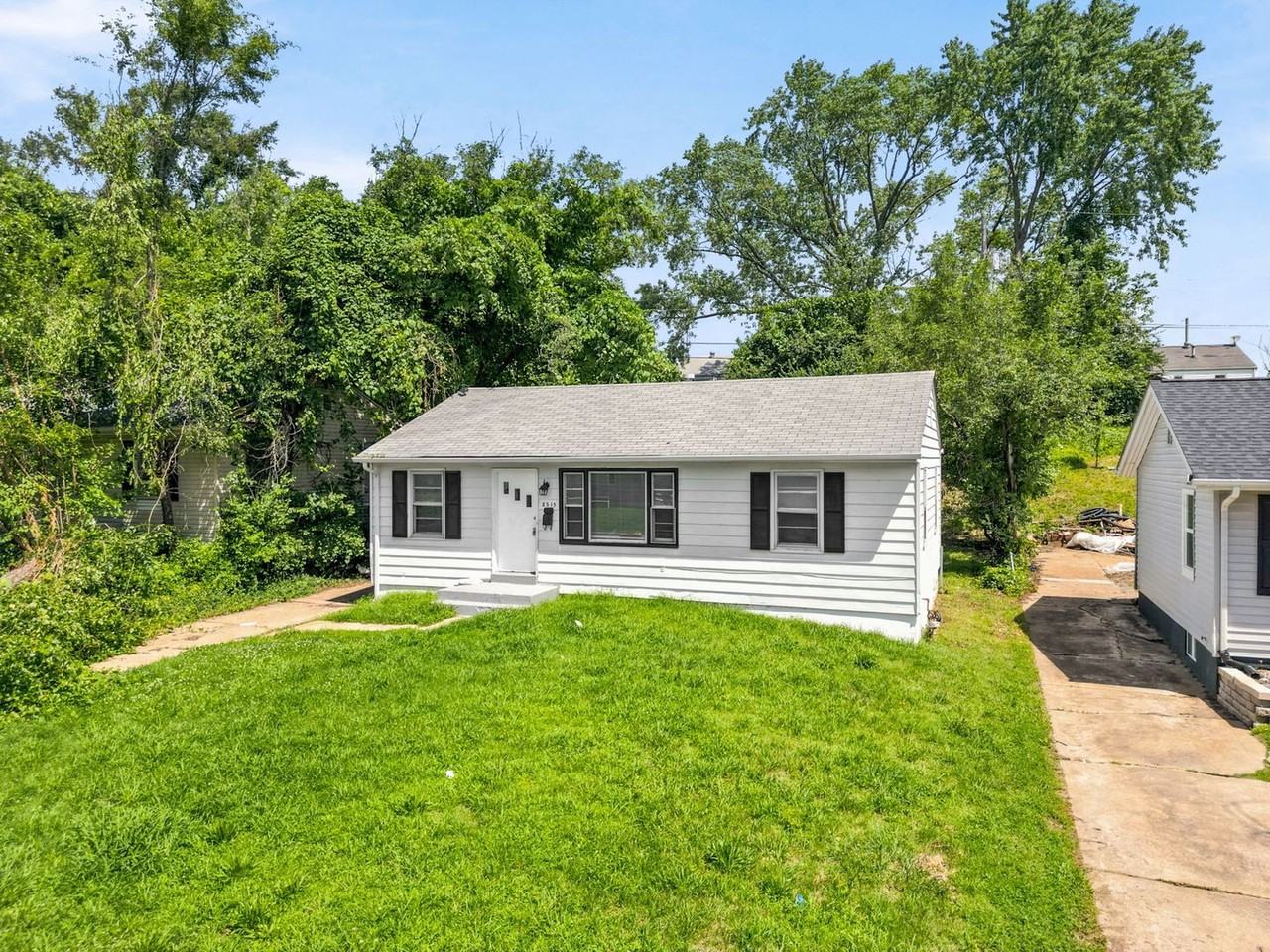 8515 Jenny Dr - Photo 3 of 49