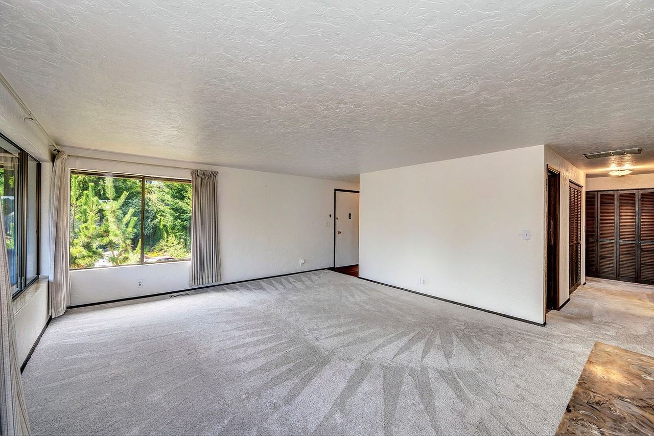 3642 Ne 155th St - Photo 4 of 18
