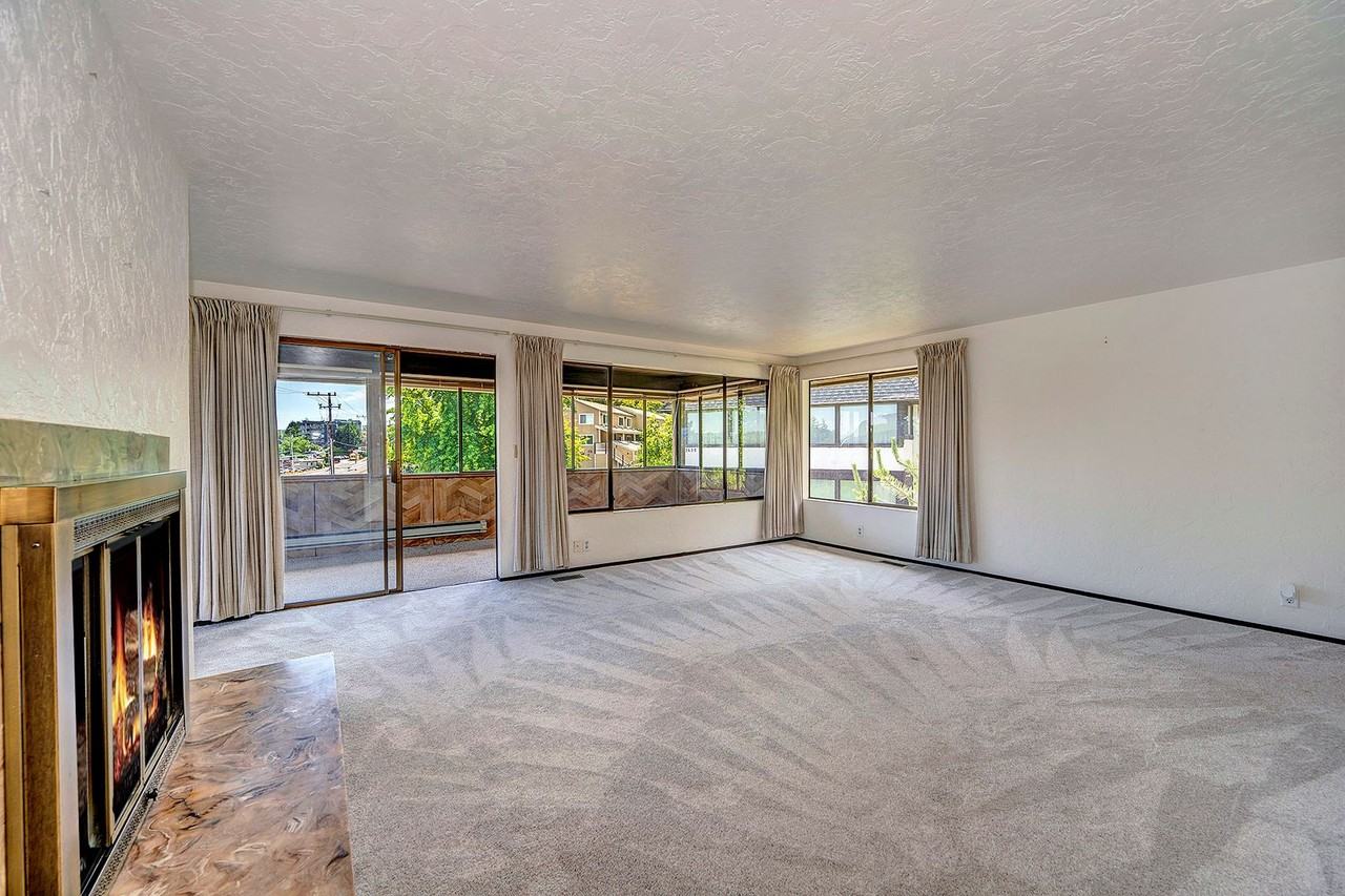 3642 Ne 155th St - Photo 5 of 18