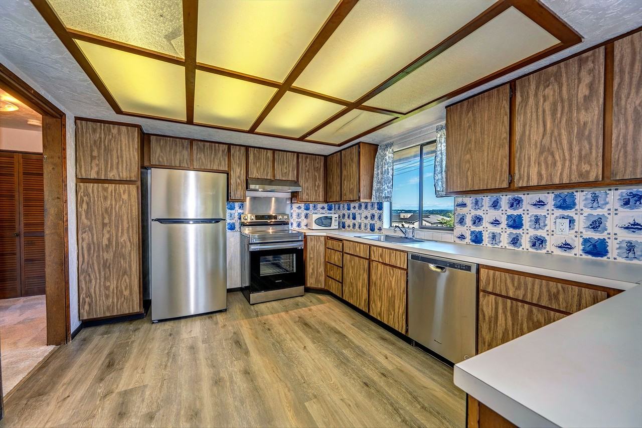 3642 Ne 155th St - Photo 6 of 18