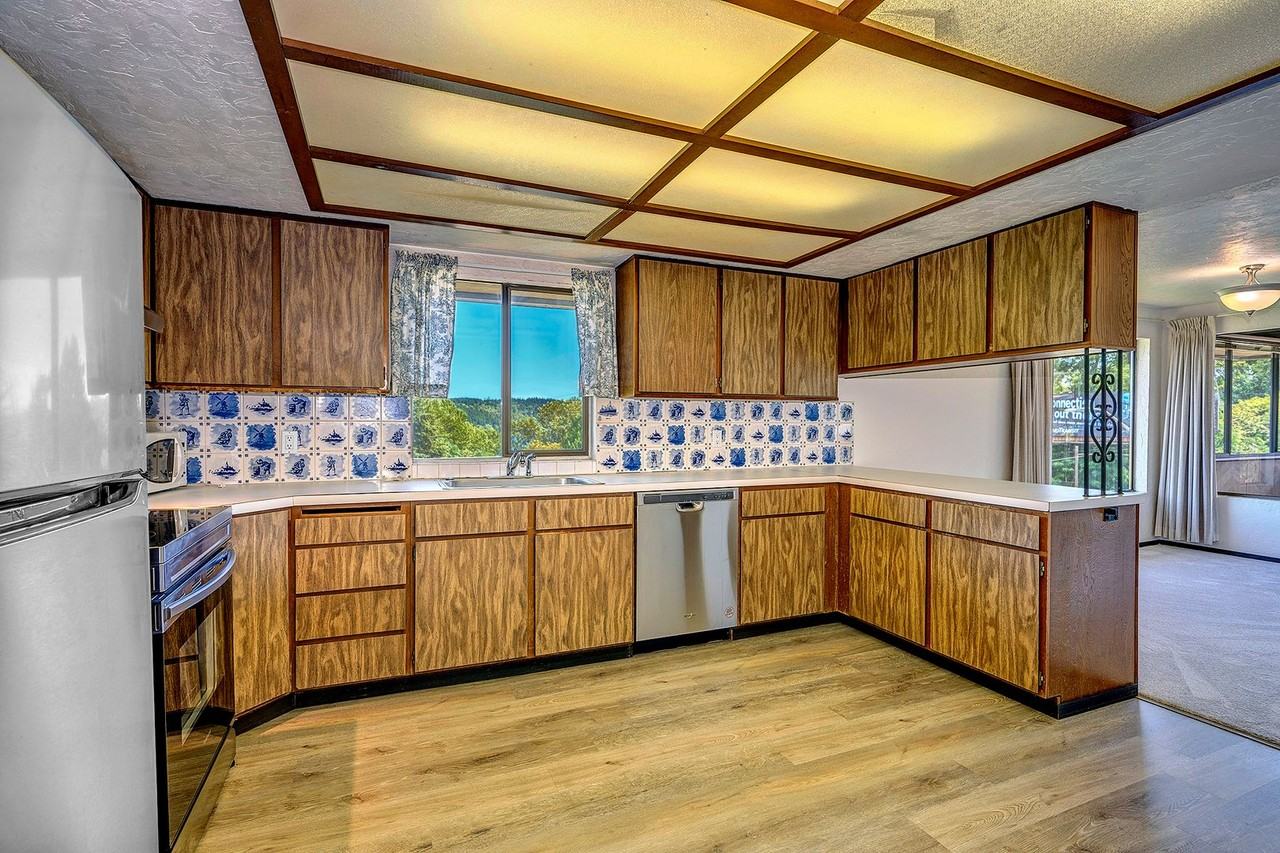 3642 Ne 155th St - Photo 7 of 18