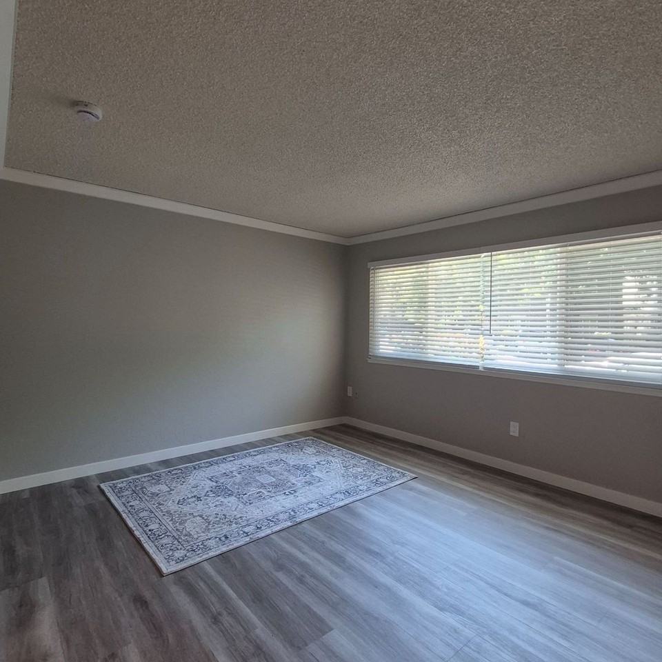 1725 O St #1 - Photo 3 of 13