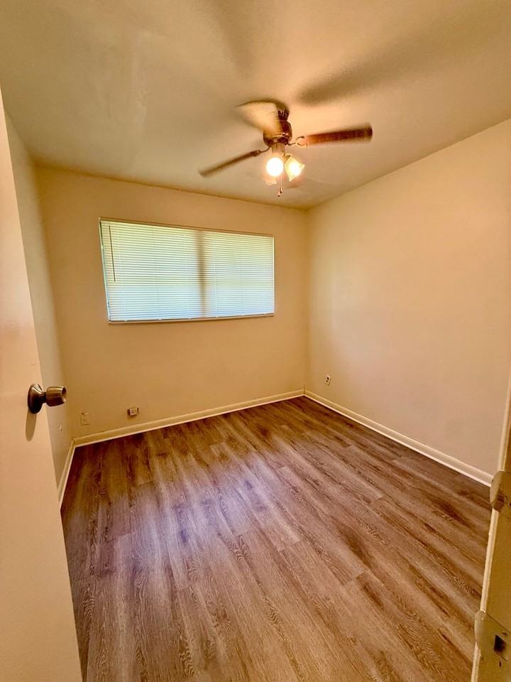 1053 Legay Ave - Photo 5 of 7