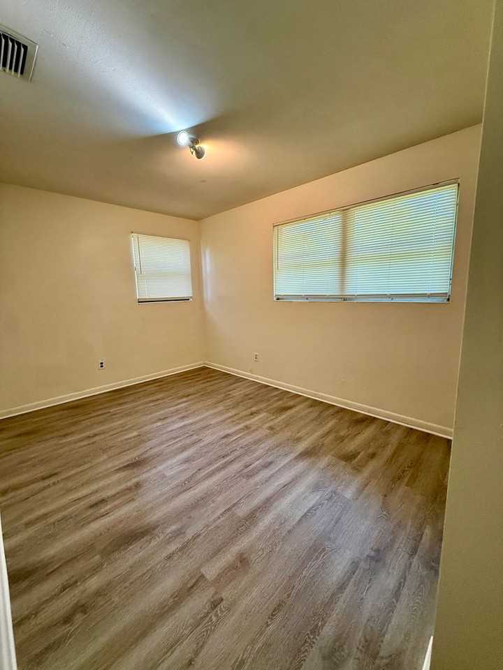 1053 Legay Ave - Photo 7 of 7