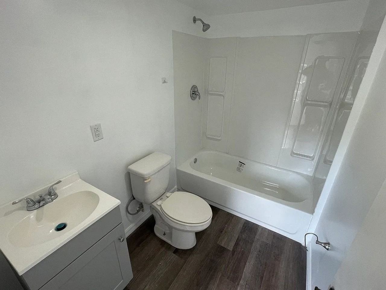 2923 Dover Ln - Photo 2 of 10