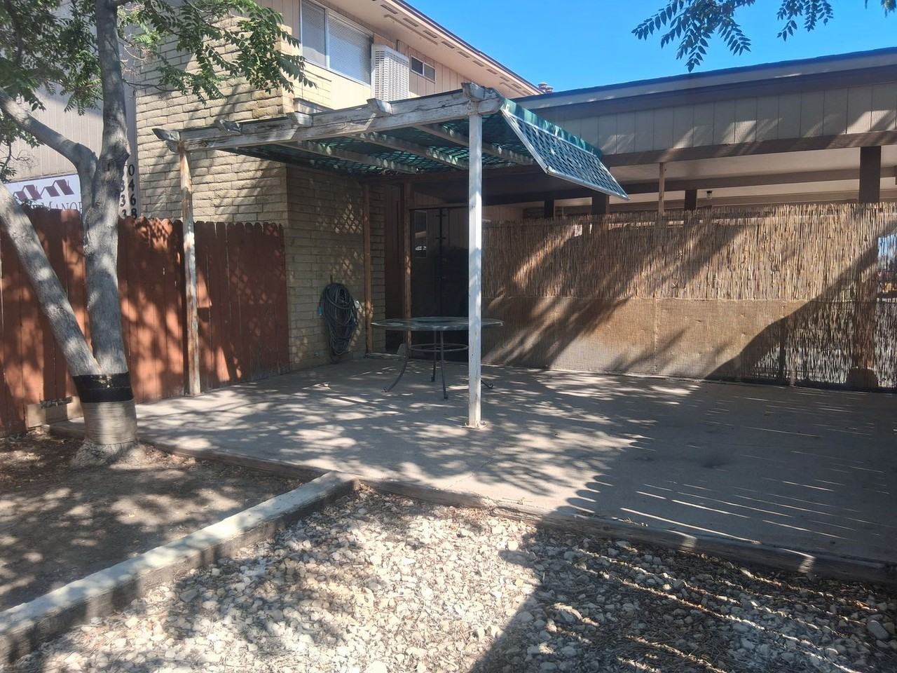930 W Center St - Photo 4 of 35