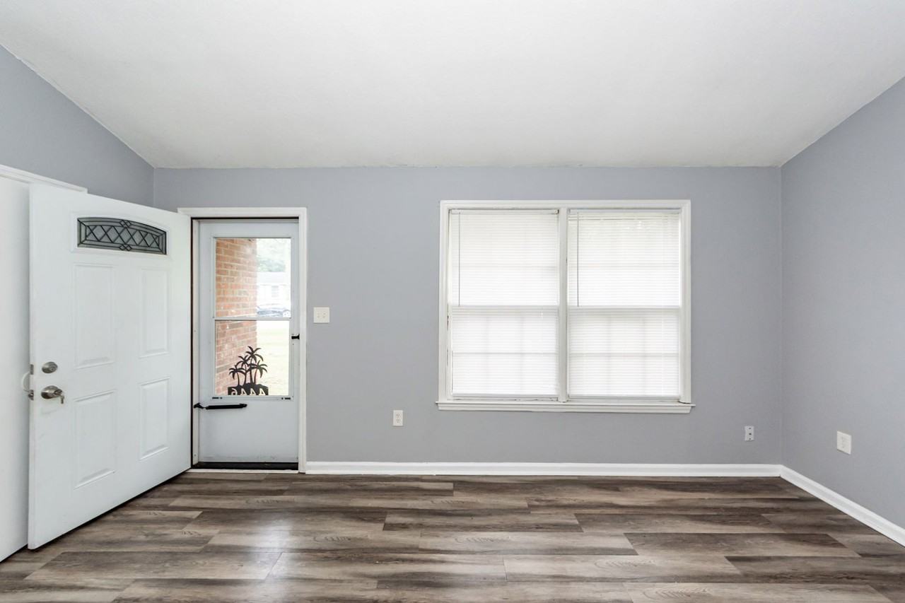 4446 Farmwood St - Photo 5 of 30