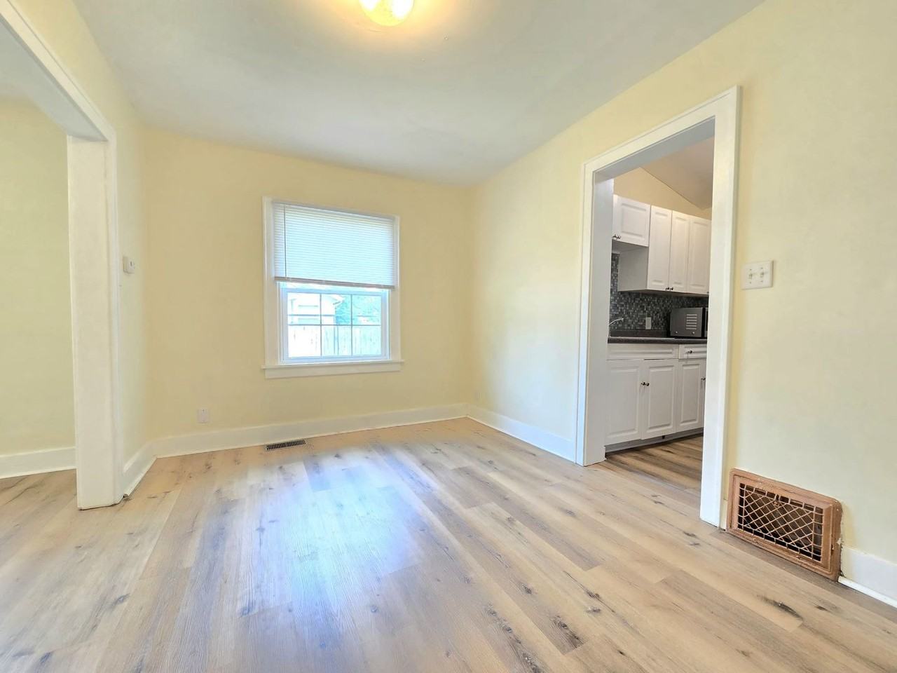 1416 Campeau St - Photo 4 of 13