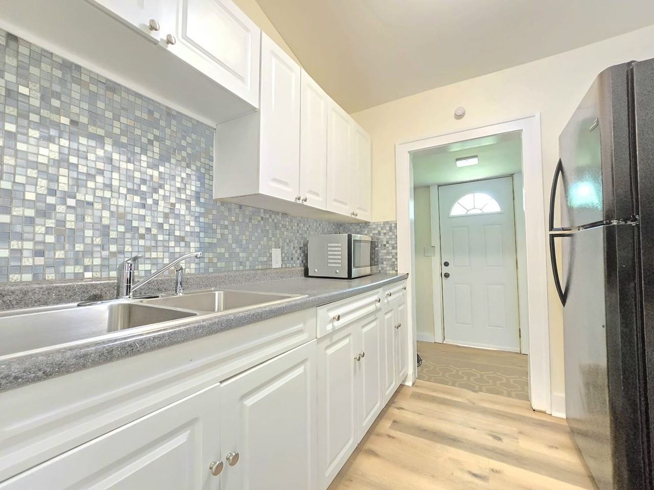 1416 Campeau St - Photo 5 of 13
