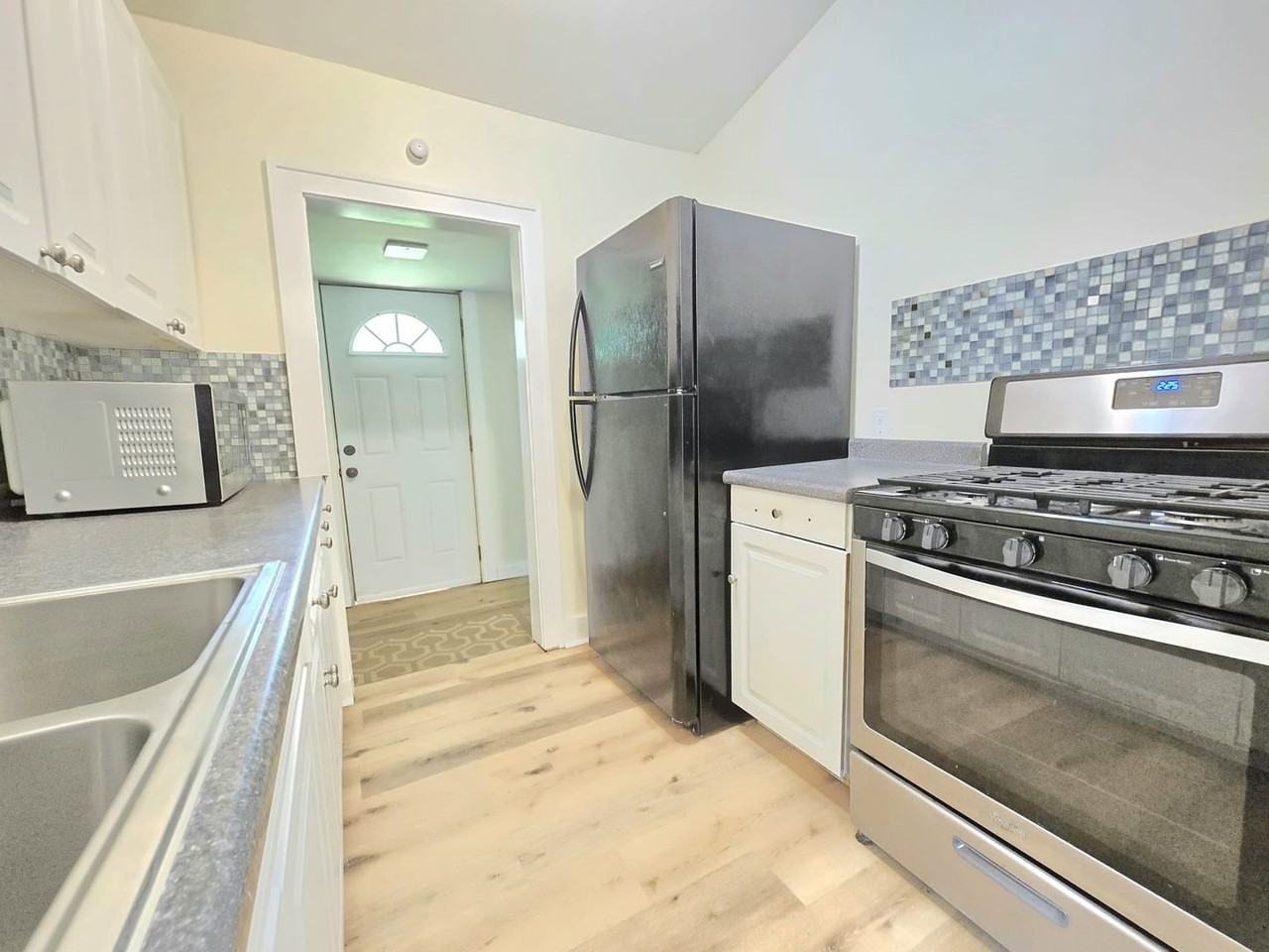 1416 Campeau St - Photo 6 of 13