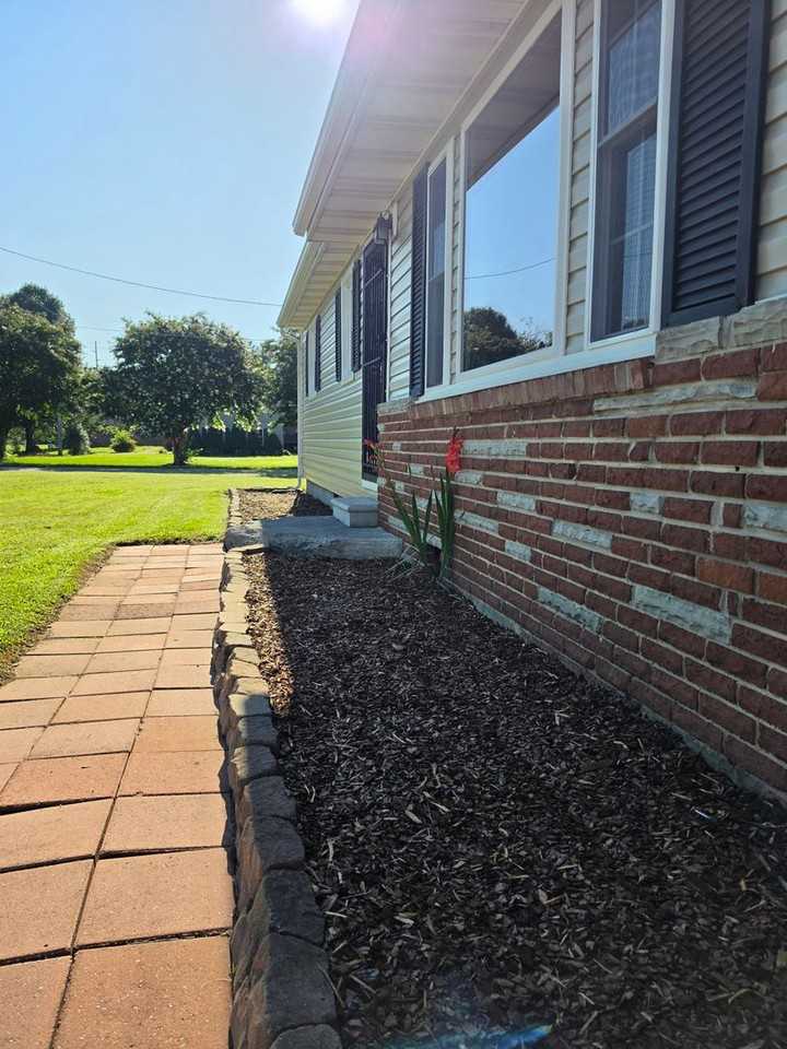 916 Elliott St - Photo 3 of 15
