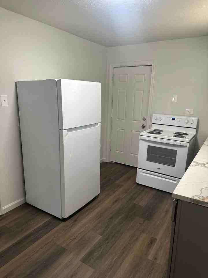 2820 Flint Ave - Photo 2 of 7