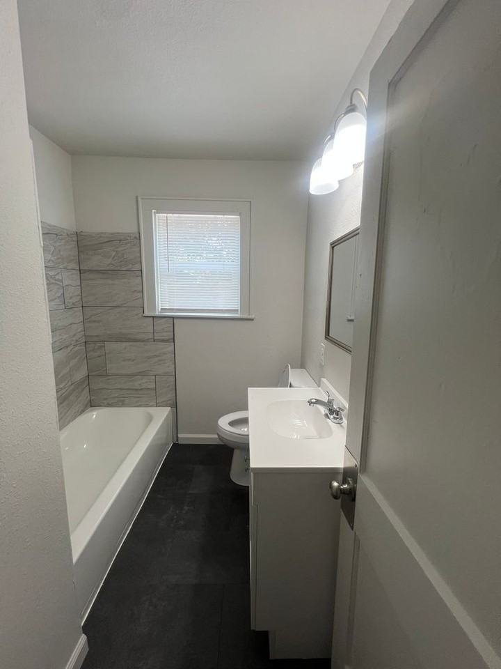 2820 Flint Ave - Photo 4 of 7