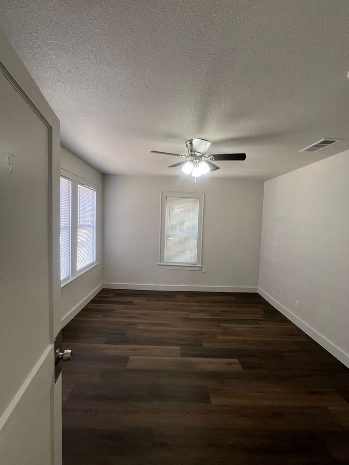 2820 Flint Ave - Photo 6 of 7