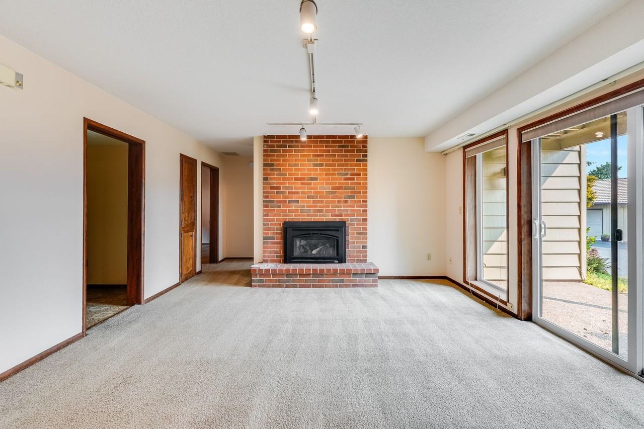 6270 Preakness Dr - Photo 3 of 13