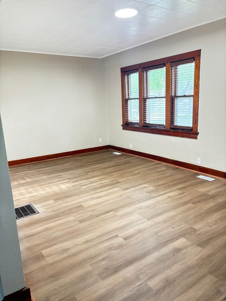 1635 Saint Marys Ave - Photo 3 of 16
