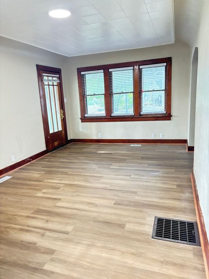 1635 Saint Marys Ave - Photo 4 of 16