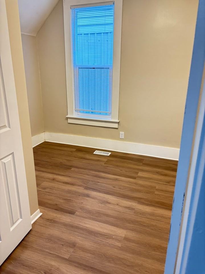 1635 Saint Marys Ave - Photo 7 of 16