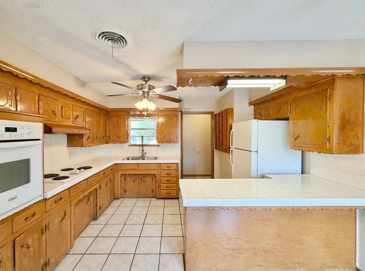 336 Nw 62nd St - Photo 5 of 22