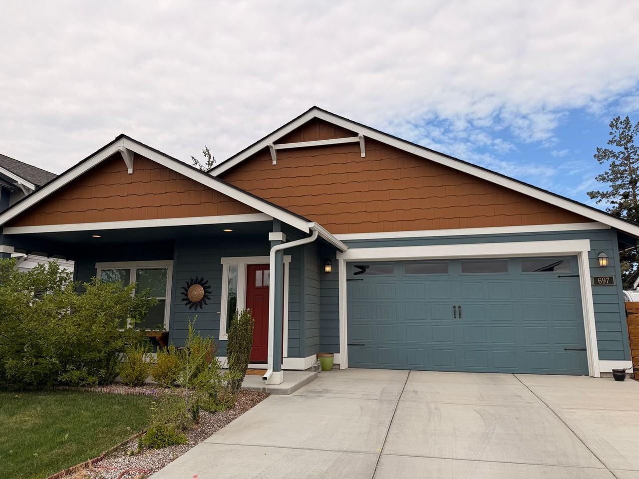 697 Nw Rimrock Dr - Photo 2 of 3