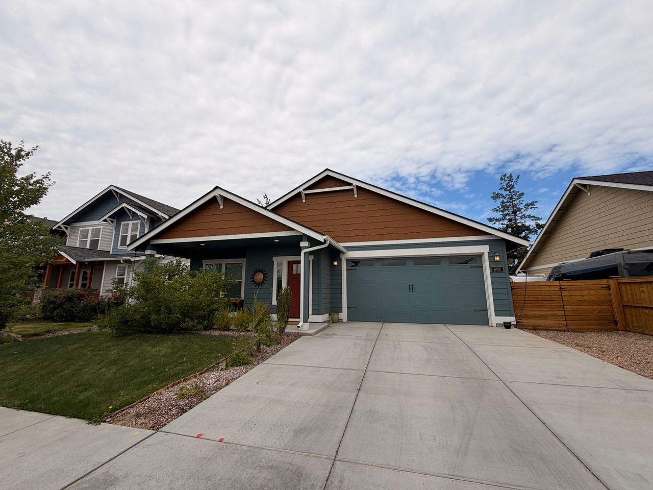 697 Nw Rimrock Dr - Photo 3 of 3