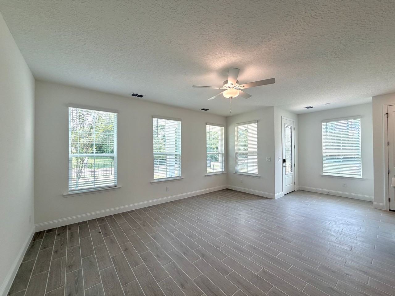 4031 Lingo Ln - Photo 3 of 34