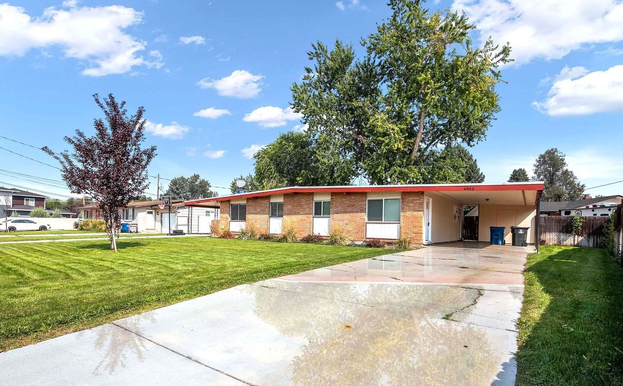 4902 W Targee St - Photo 2 of 24