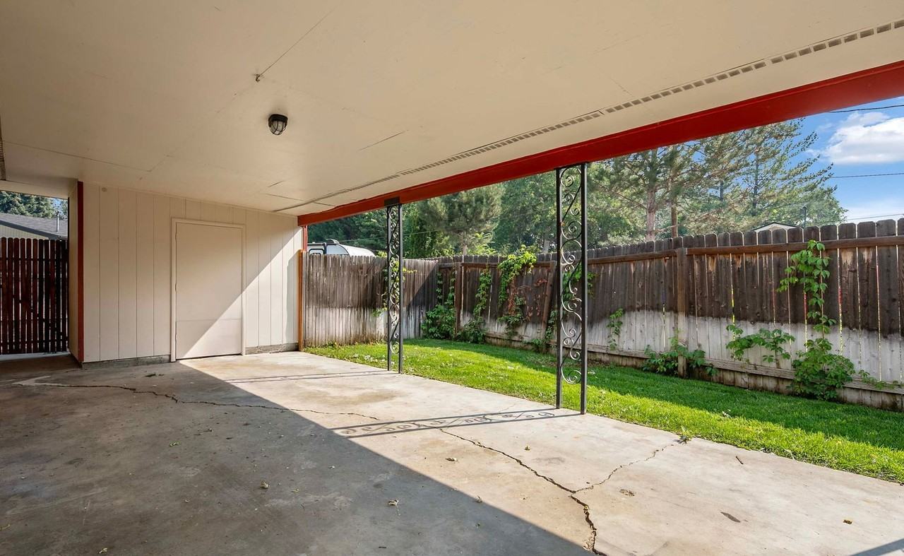 4902 W Targee St - Photo 4 of 24