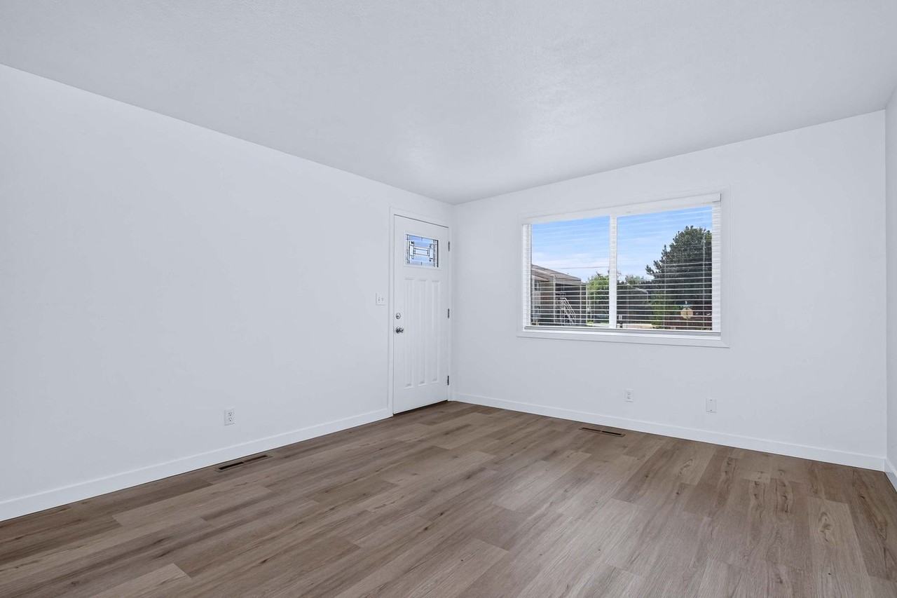 4902 W Targee St - Photo 5 of 24