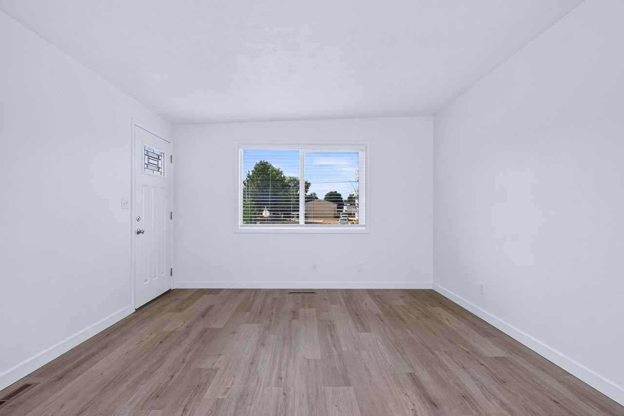 4902 W Targee St - Photo 6 of 24