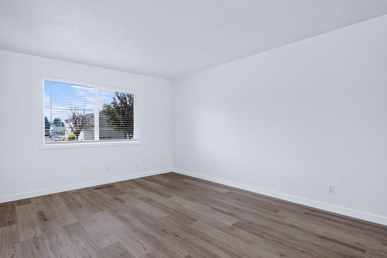 4902 W Targee St - Photo 7 of 24