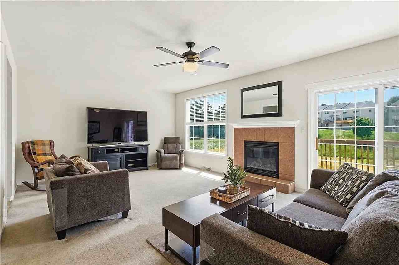 10565 Cherry Grove Ct - Photo 7 of 29