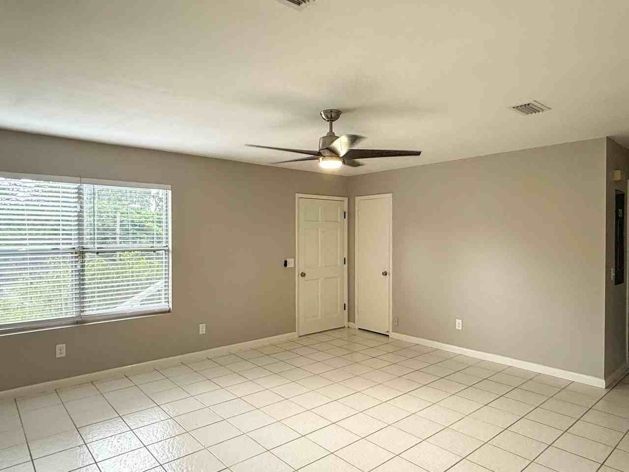 232 Aquarius Concourse - Photo 4 of 33