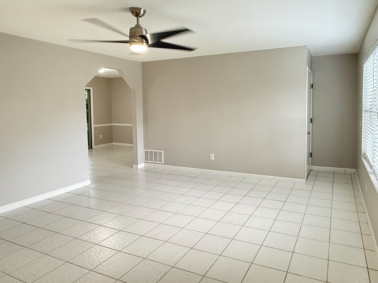 232 Aquarius Concourse - Photo 5 of 33