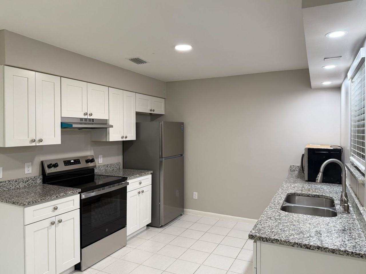 232 Aquarius Concourse - Photo 6 of 33
